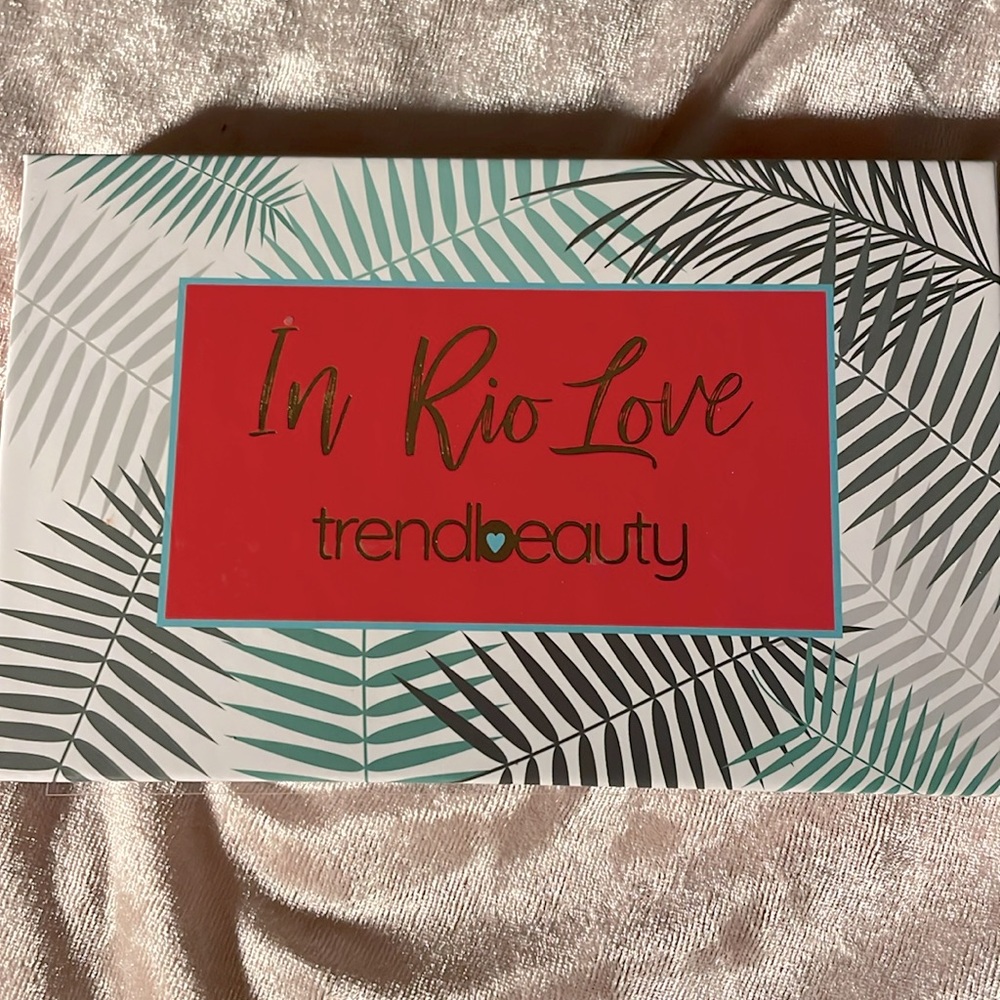 Trendbeauty eyeshadow palette In Rio Love